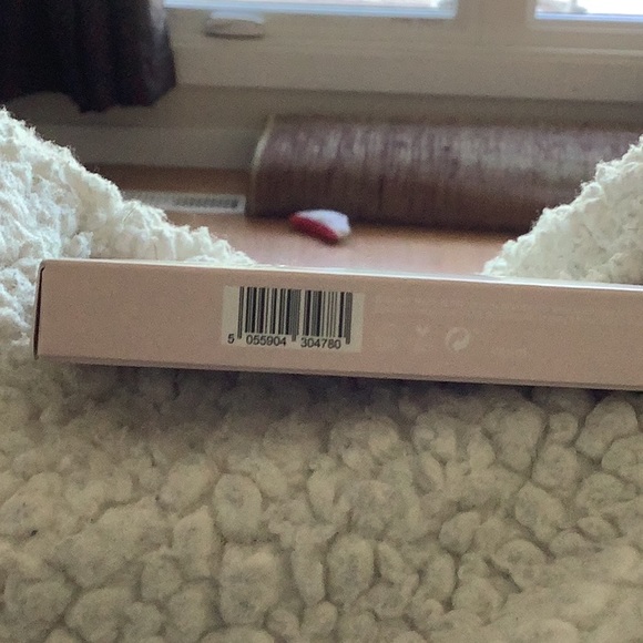 Beauty Bay Disney Bambi 1942 6 Pan Eyeshadow Palette BNIB - Picture 8 of 8